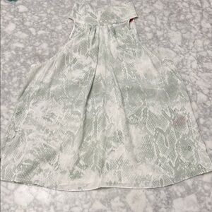 Jennifer Lopez White and Gray Patterned Skirt